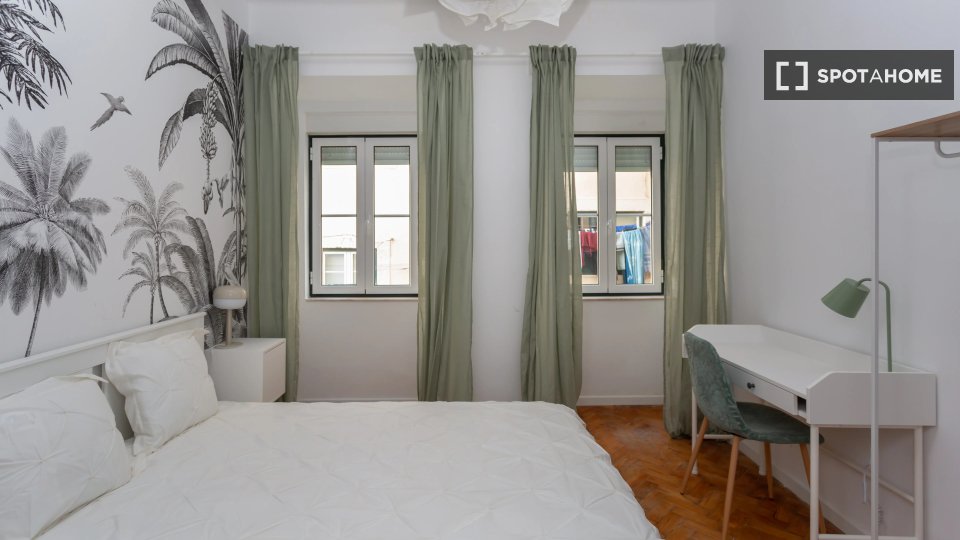 Double room Lisbon, 5 beds — photo 1
