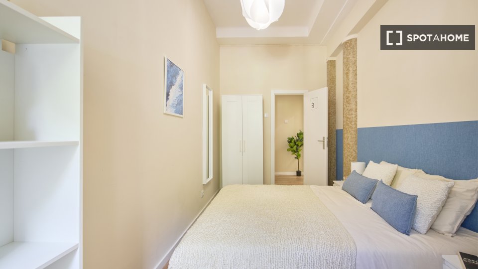 Double room Lisbon, 12 beds — photo 1
