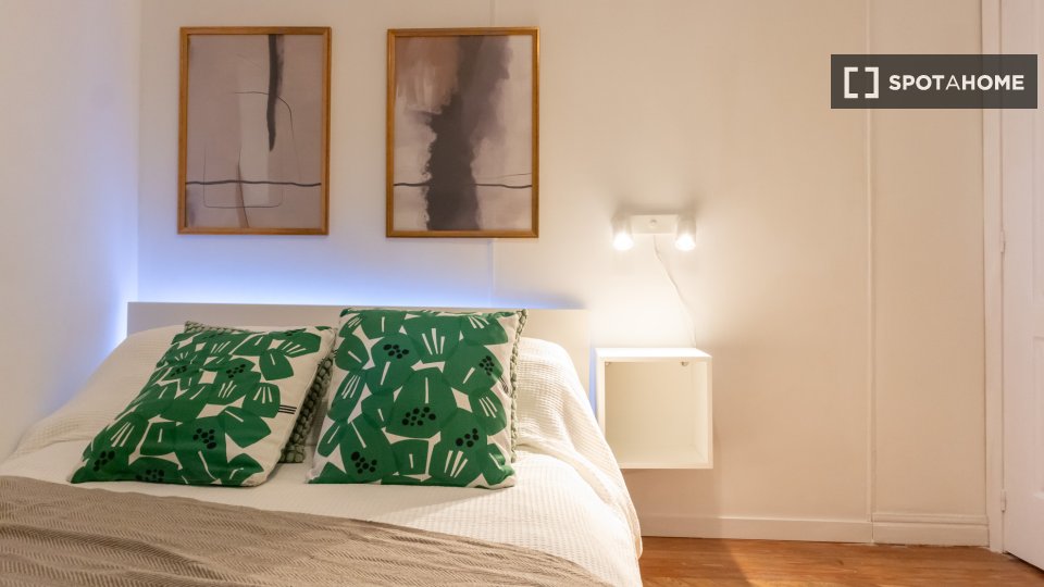 Double room Madrid, 7 beds, 160m² — photo 54