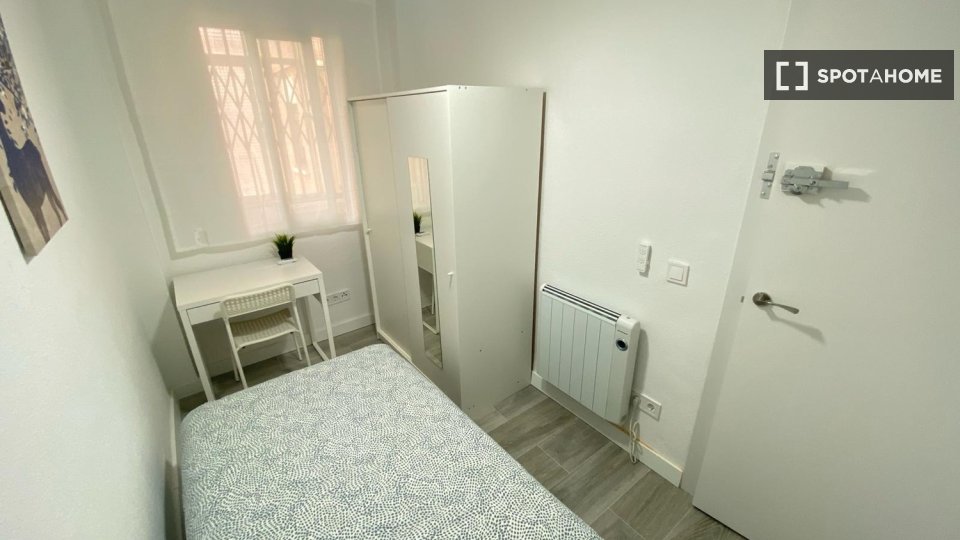 Double room Madrid, 4 beds — photo 18