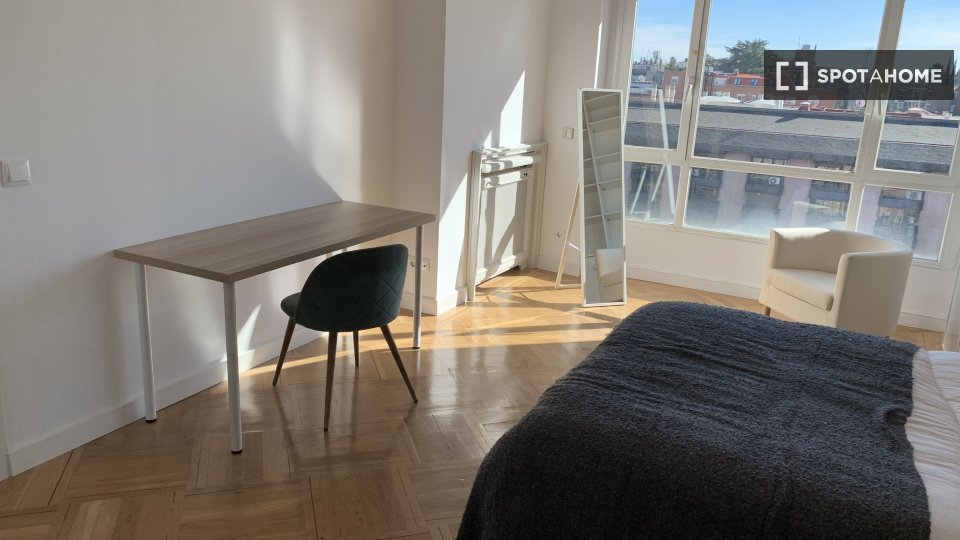 Double room Madrid, 6 beds — photo 9