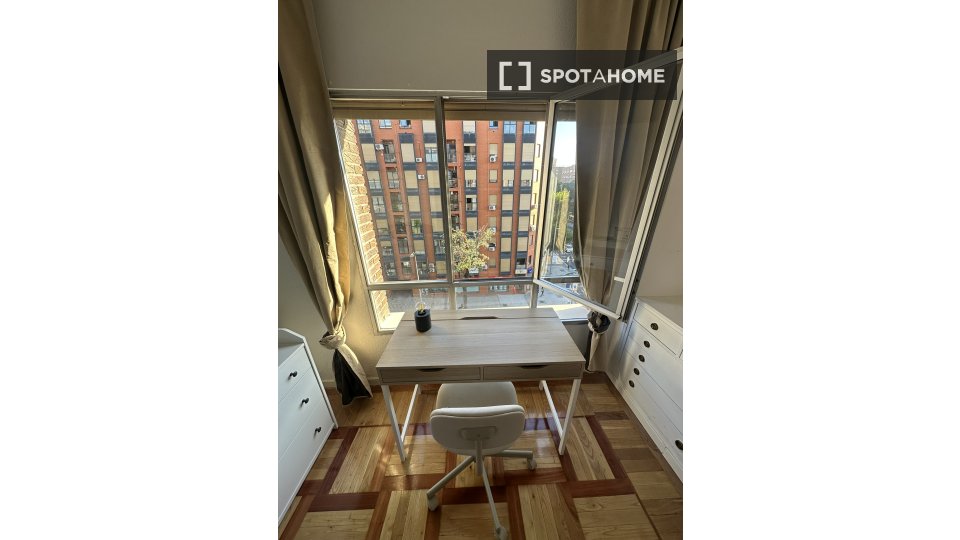 Double room Madrid, 5 beds, 140m² — photo 22