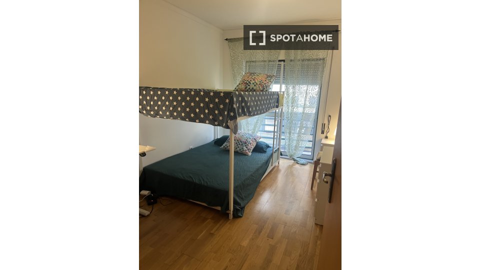Double room Lisbon, 3 beds, 95m² — photo 19