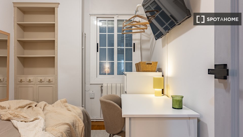 Double room Barcelona, 5 beds, 95m² — photo 37