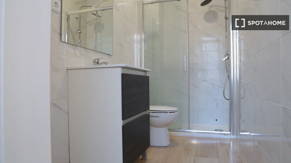 Double room Lisbon, 4 beds — photo 15