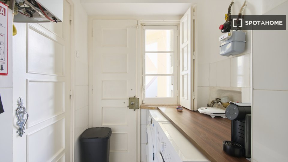 Double room Lisbon, 5 beds — photo 9