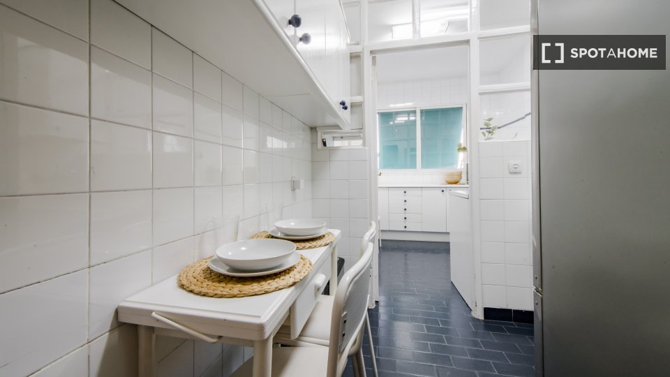Double room Madrid, 8 beds, 150m² — photo 13