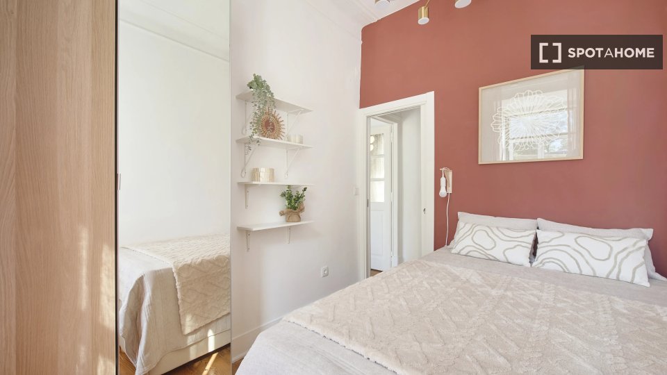 Double room Lisbon, 5 beds — photo 13
