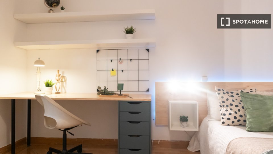 Double room Madrid, 6 beds, 140m² — photo 52