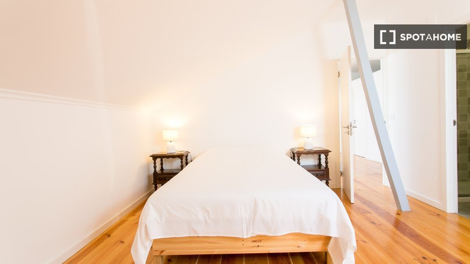 Double room Lisbon, 8 beds — photo 1