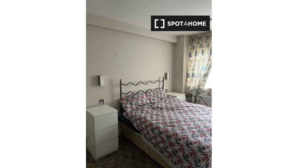 Double room London, 2 beds — photo 8