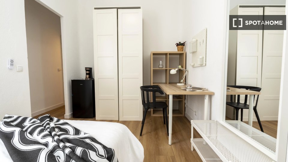 Double room Madrid, 5 beds — photo 8