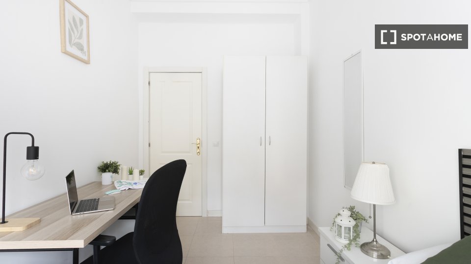 Double room Madrid, 5 beds — photo 11