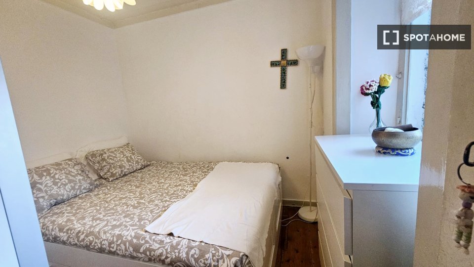 Double room Lisbon, 4 beds, 80m² — photo 20