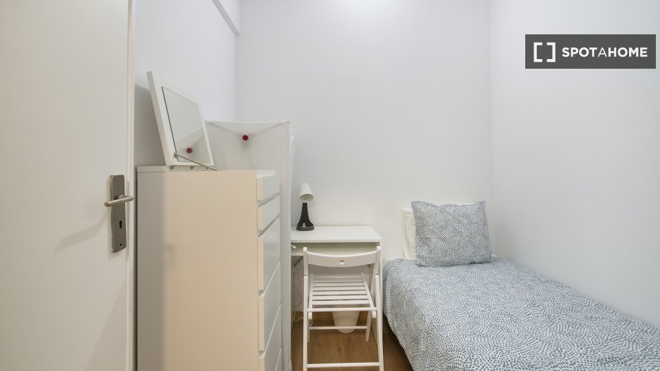 Double room Lisbon, 7 beds — photo 19