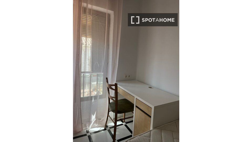 Double room Granada, 4 beds, 80m² — photo 17