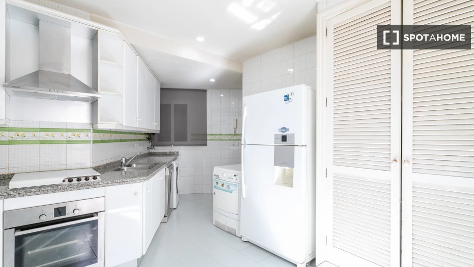 Double room Alicante, 5 beds — photo 4