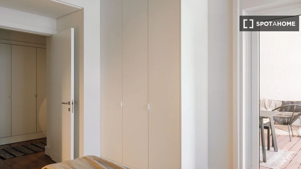 Apartment Lisbon, 2 beds — photo 2