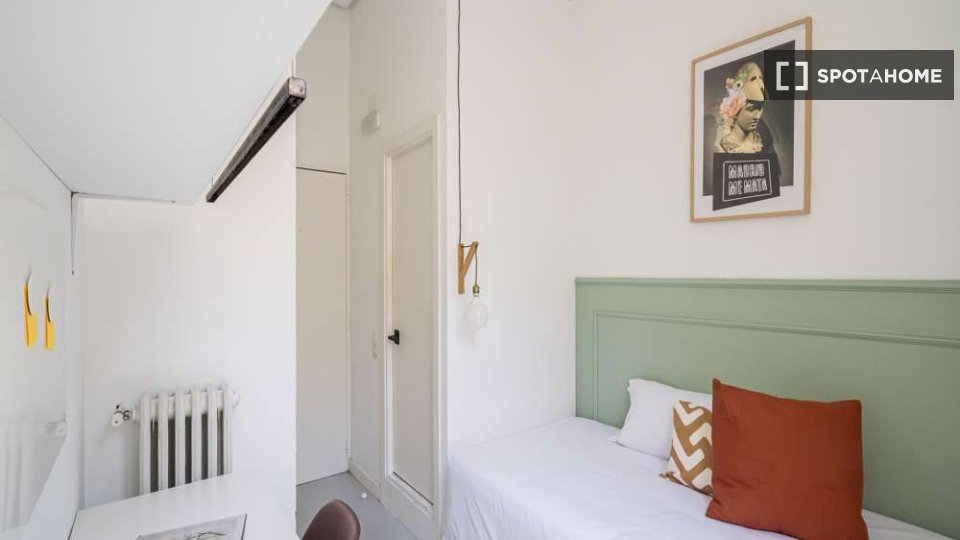 Double room Madrid, 68 beds, 2620m² — photo 8