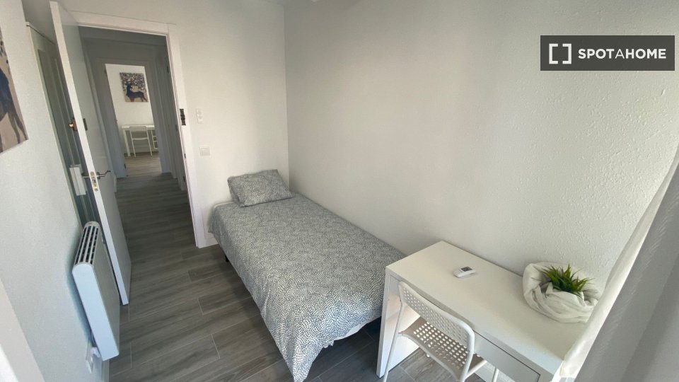 Double room Madrid, 7 beds — photo 12