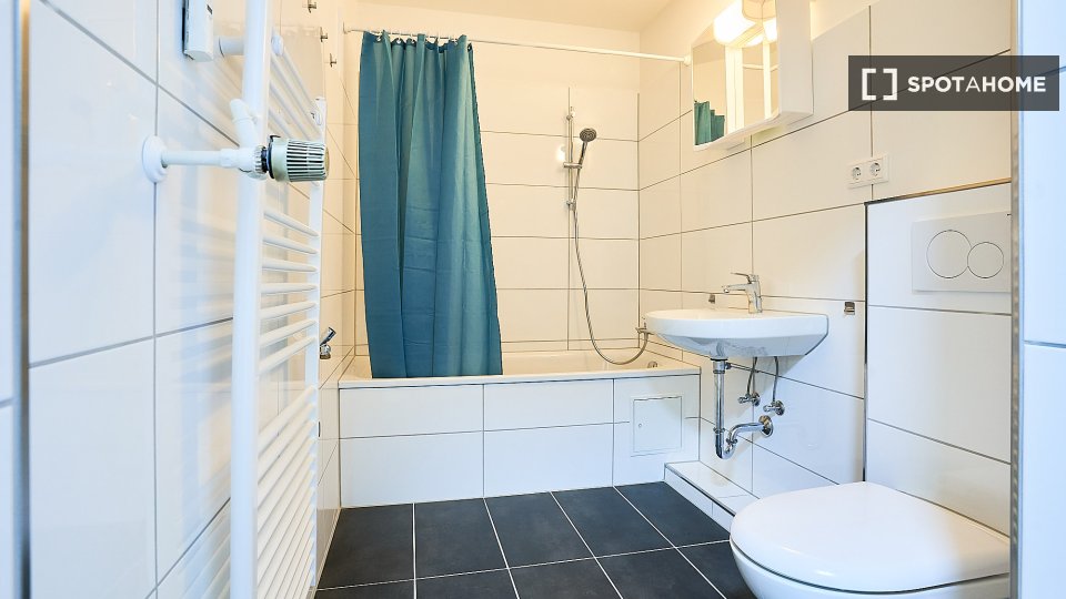 Double room Dusseldorf, 3 beds, 61m² — photo 5