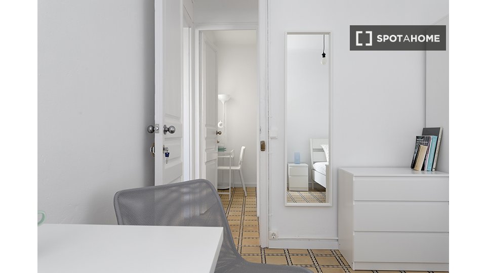 Double room Barcelona, 4 beds, 75m² — photo 19