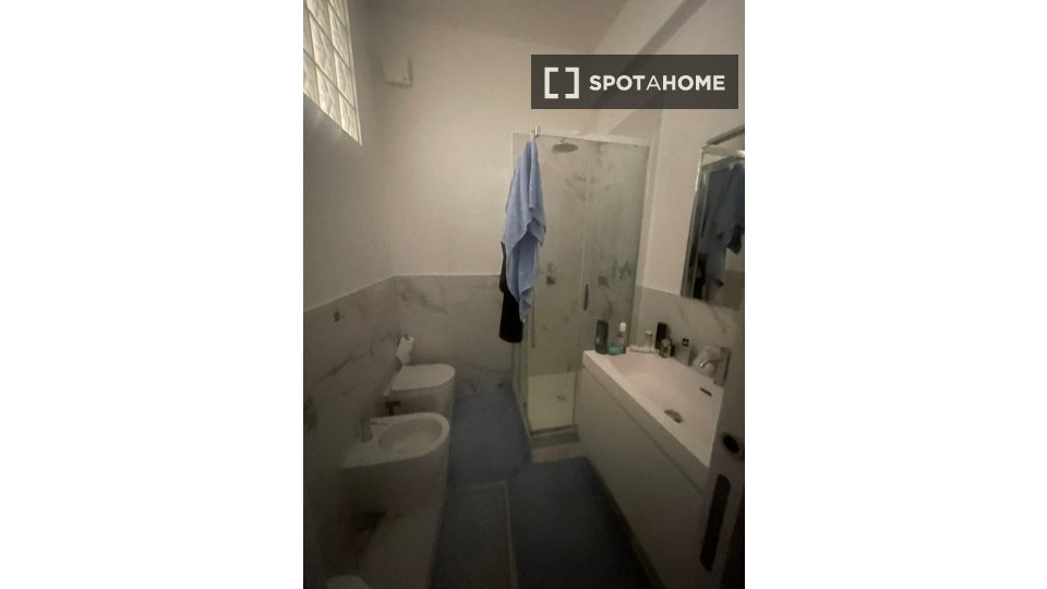 Double room Rome, 3 beds — photo 8