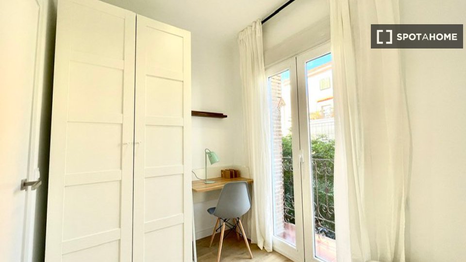 Double room Madrid, 12 beds — photo 6