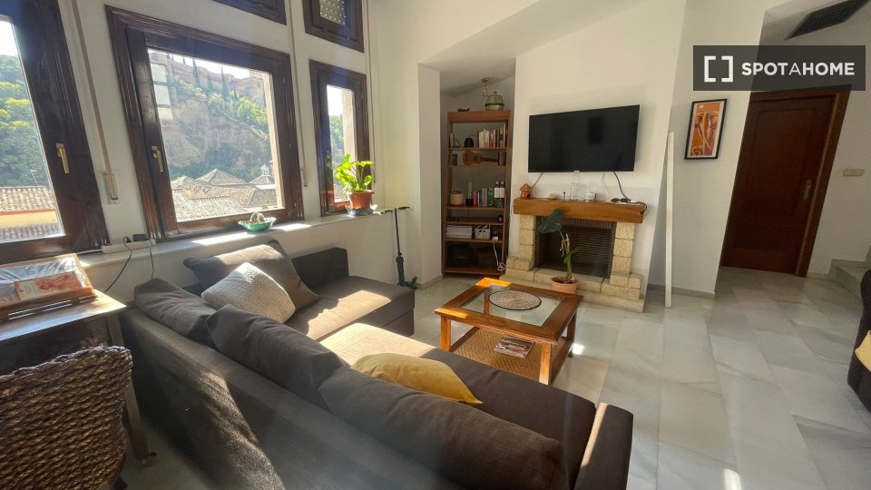 Apartamento de 2 habitaciones en alquiler en Albaycín.