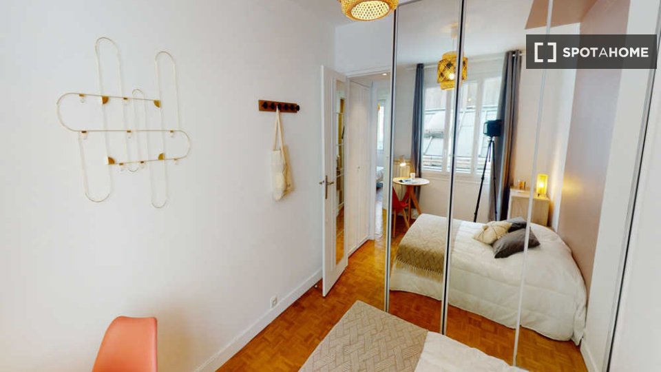 Double room Paris, 3 beds, 60m² — photo 8