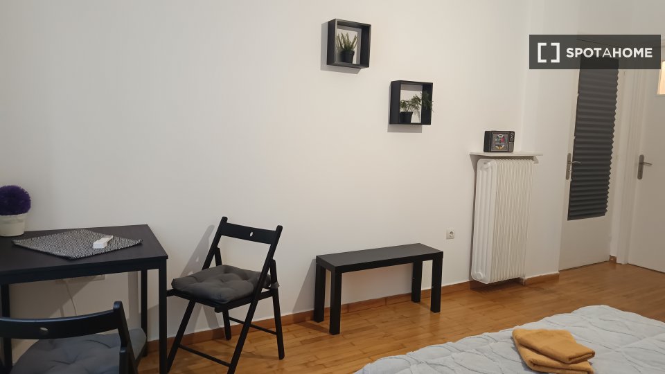 Double room Athens, 4 beds, 97m² — photo 14