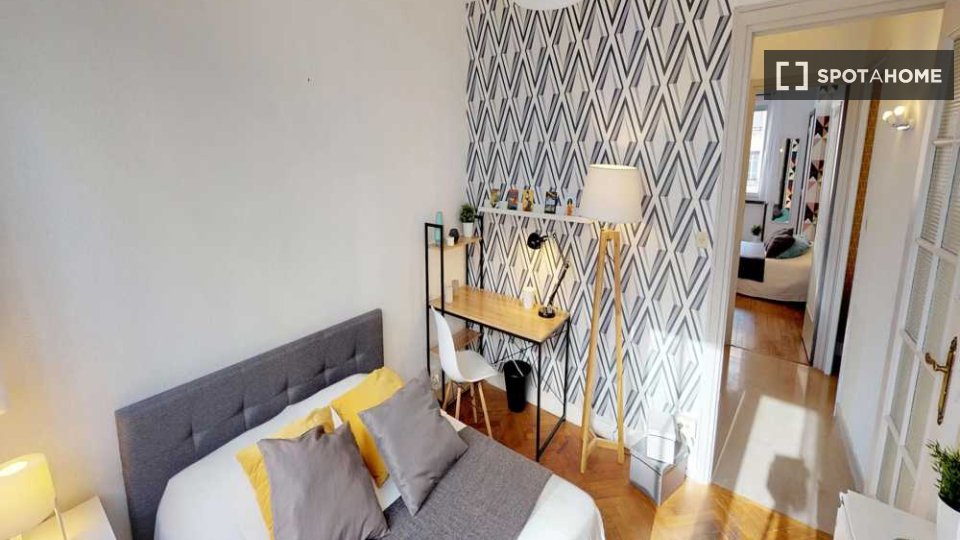 Double room Lyon, 3 beds, 70m² — photo 1