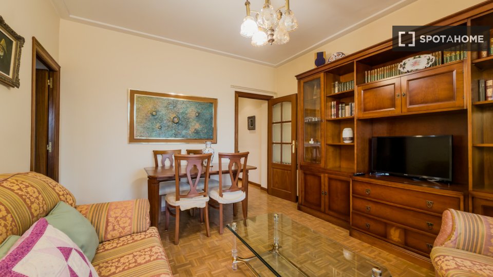Apartment Barcelona, 4 beds, 80m² — photo 15