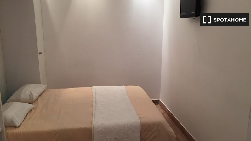 Double room Madrid, 1 bed — photo 11