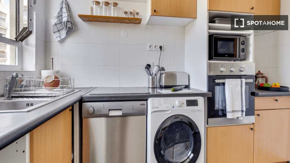 Double room Paris, 3 beds, 60m² — photo 2