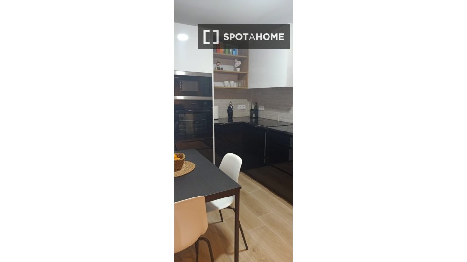 Double room Valencia, 5 beds, 105m² — photo 3