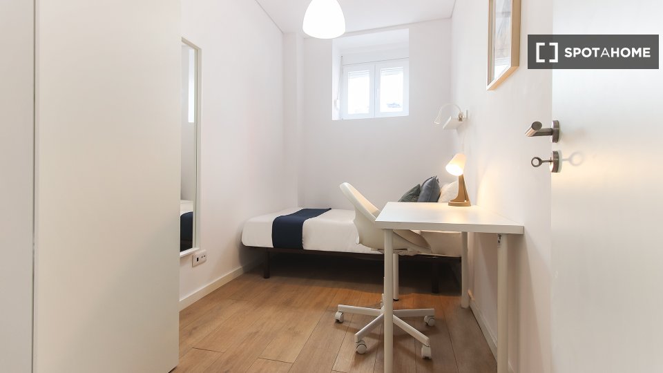 Double room Lisbon, 4 beds — photo 9