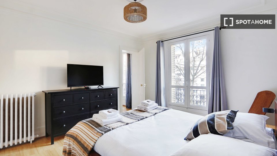 Apartment Paris, 2 beds, 56m² — photo 1