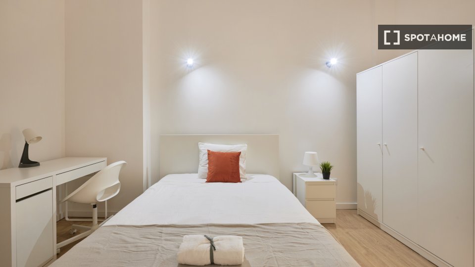 Double room Lisbon, 7 beds — photo 16