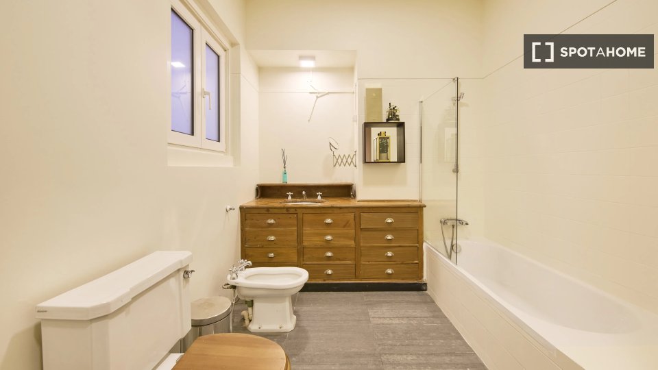 Double room Lisbon, 9 beds — photo 10