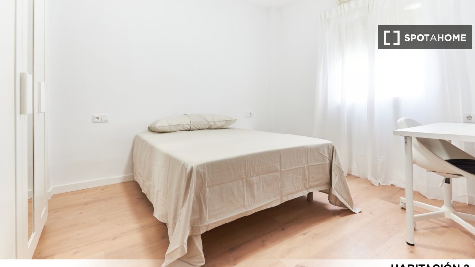 Double room Seville, 3 beds — photo 28
