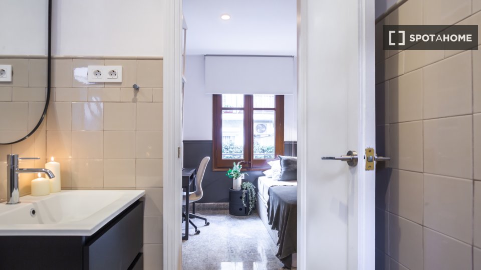 Double room Barcelona, 16 beds, 380m² — photo 1