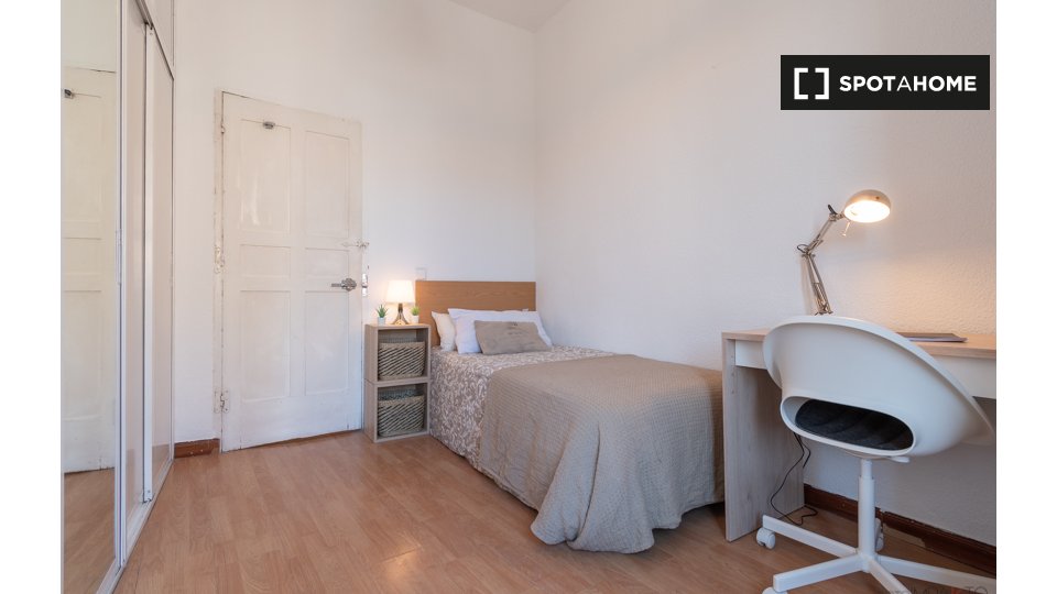 Double room Madrid, 5 beds — photo 5