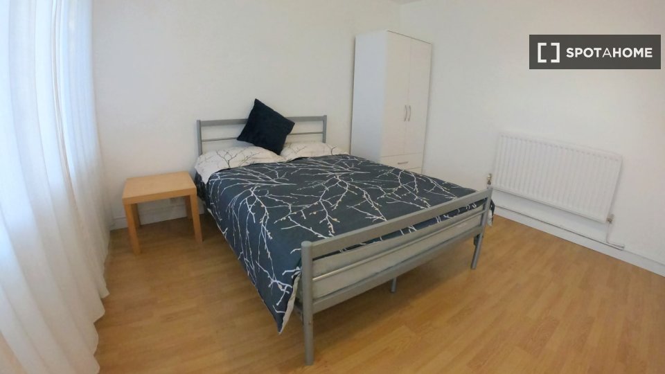 Double room London, 3 beds — photo 5