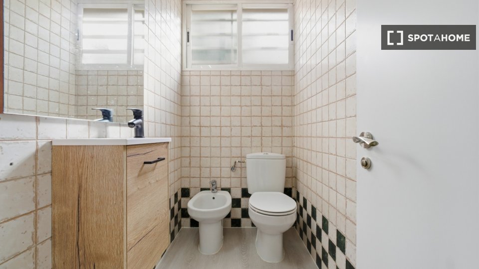 Double room Madrid, 4 beds, 110m² — photo 10
