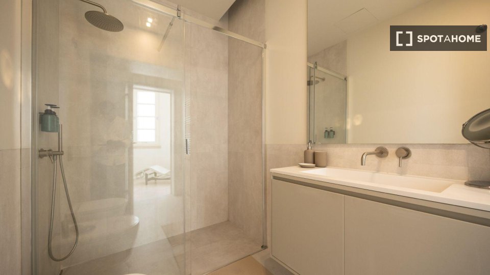 Apartment Lisbon, 1 bed, 70m² — photo 3