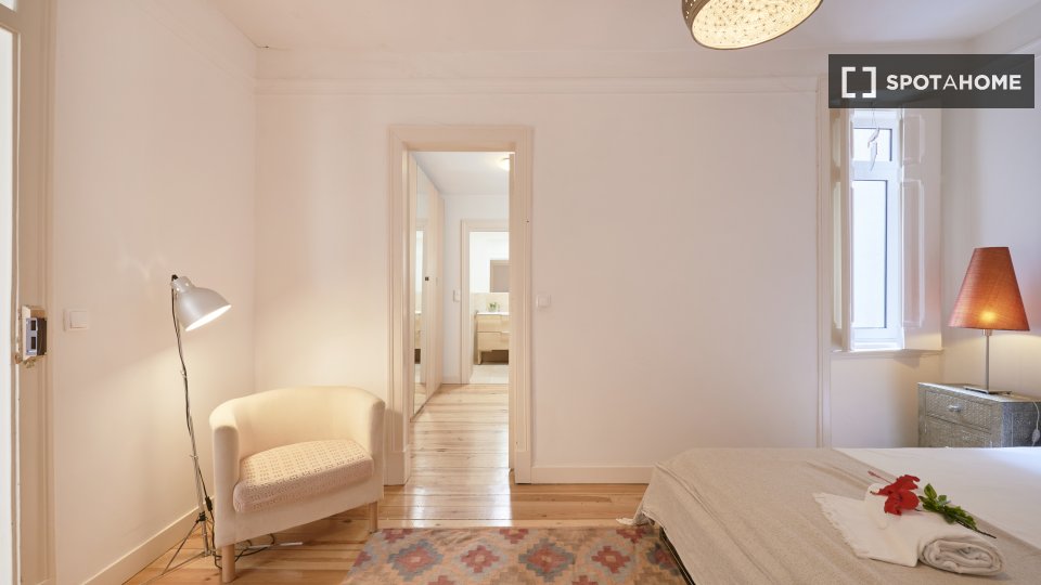 Double room Lisbon, 3 beds, 150m² — photo 28