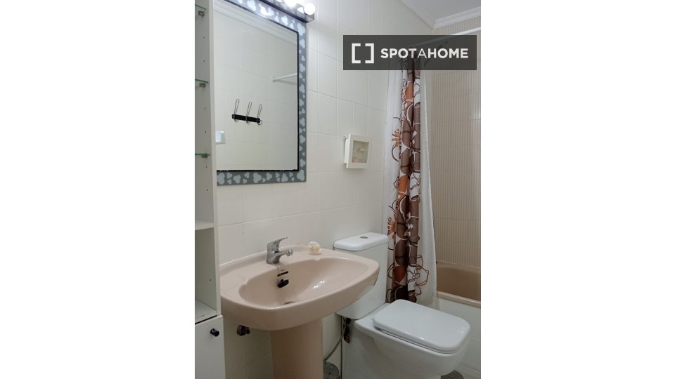 Double room Santa_Cruz_De_Tenerife, 3 beds, 75m² — photo 5