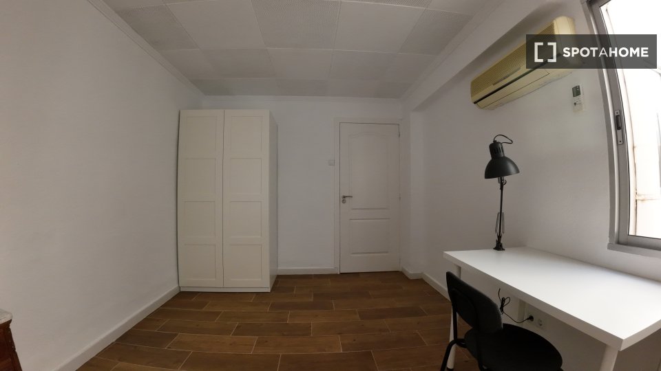Double room Valencia, 4 beds, 90m² — photo 10