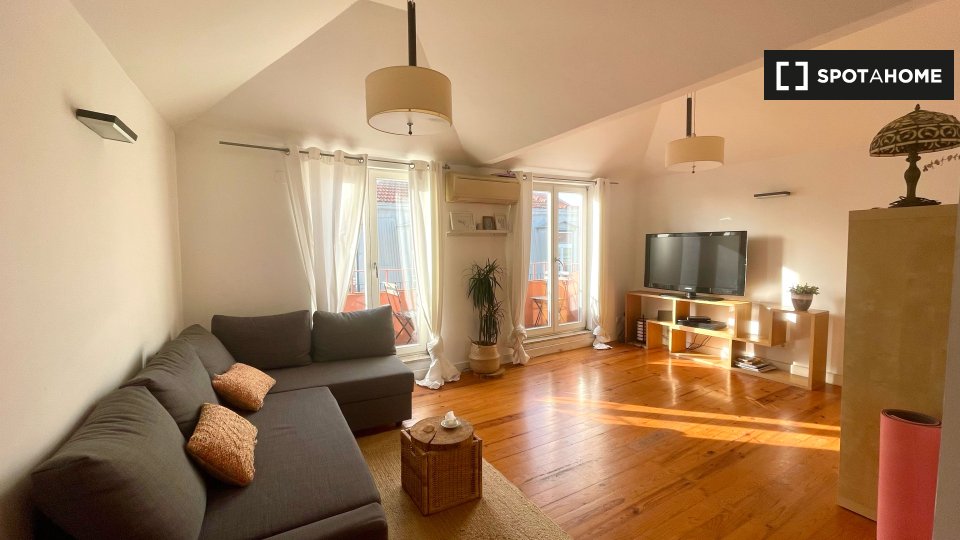 Apartment Lisbon, 2 beds, 75m² — photo 16